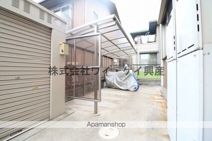 ラシアス[1LDK/42.17m2]の駐車場2