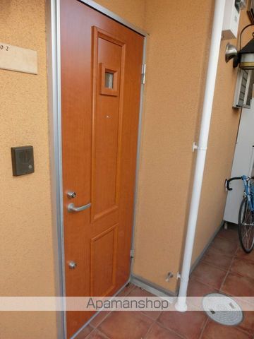 ルーブル弐番館の玄関写真