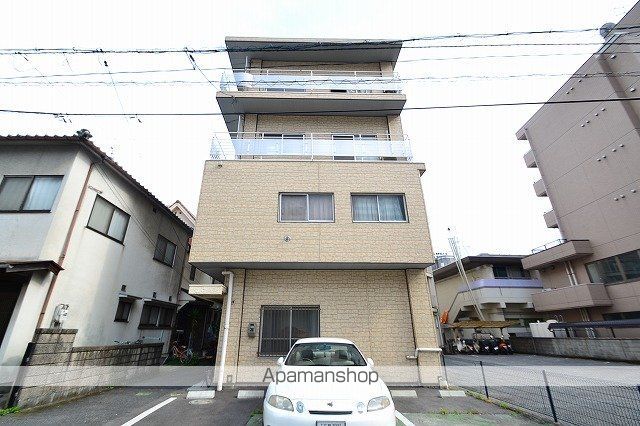 鳴戸ビルの外観写真