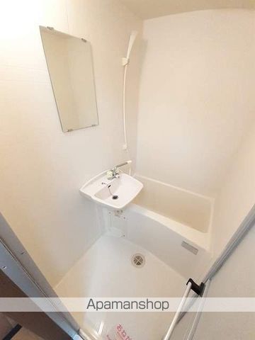 アクシスIIの内装写真