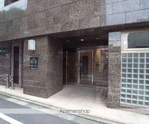 リーガル京都二条城東の玄関写真