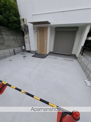 シャルレ岡町の玄関写真