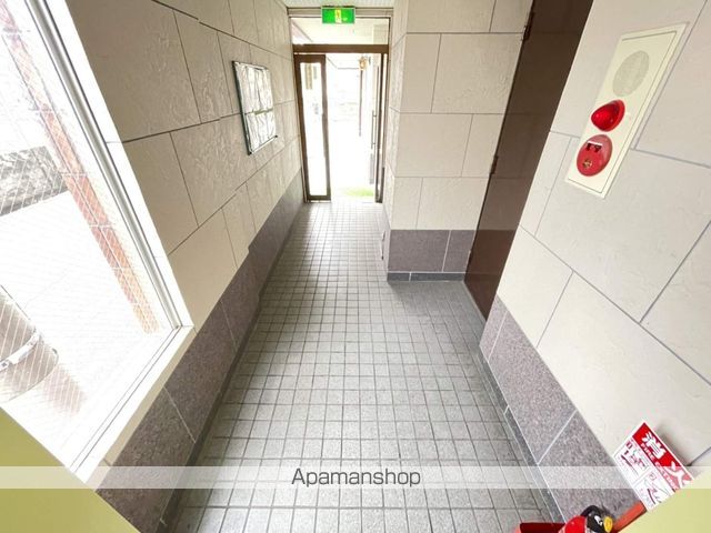 メゾンマカカーラの玄関写真