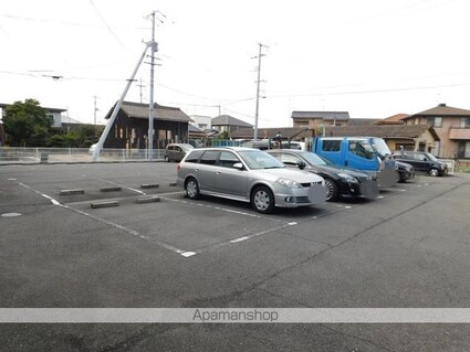 ヴィスタ桑田　Ｉ棟[2LDK/50.39m2]の駐車場