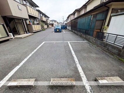 ビッグウエスト　Ｂ棟[2LDK/52.66m2]の駐車場