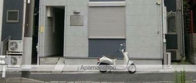 リーヴェルポート横浜WESTIIIの玄関写真