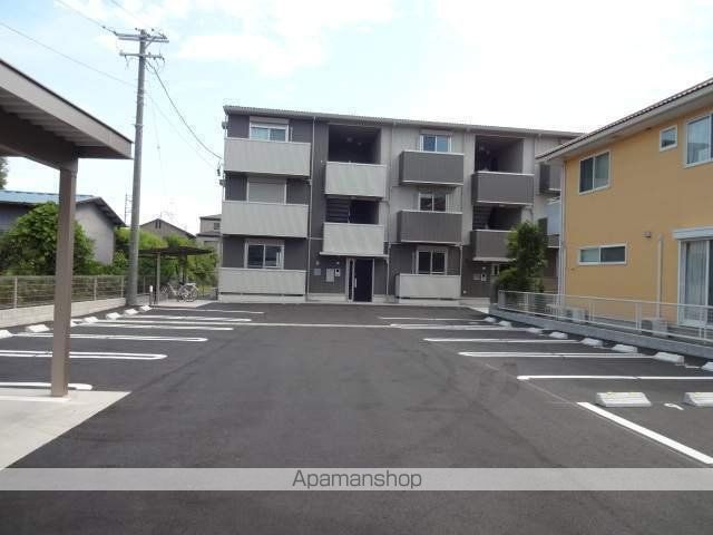 RIQUEZA茜部の玄関写真