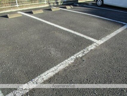 レオパレスグランクリュ[1K/23.18m2]の駐車場1