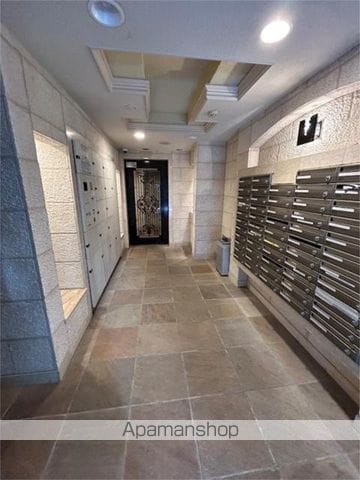 フェニックス日本橋蛎殻町弐番館の玄関写真