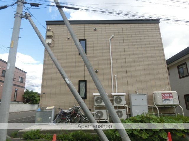 えいと館の外観写真