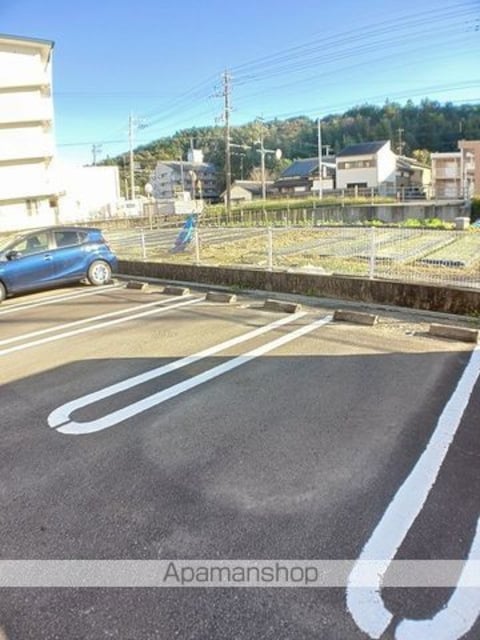 優美　Ｂ[1K/32.9m2]の駐車場