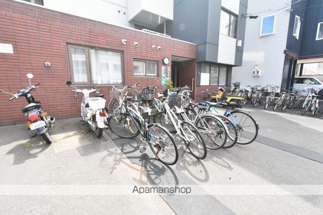 グラムール南平岸の玄関写真