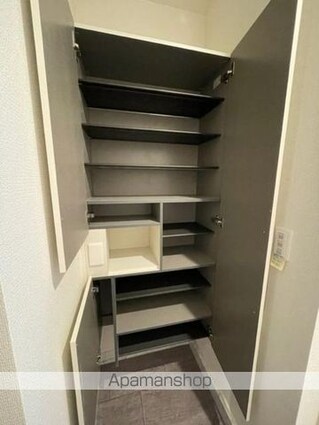 アゼリア[1R/29.64m2]の玄関