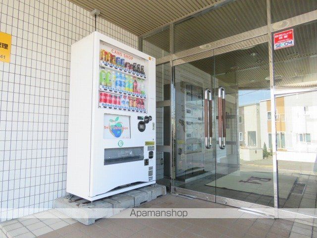 R4TMビルの玄関写真