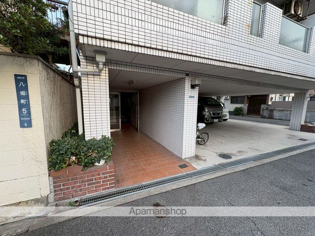 シャトー八坂の玄関写真