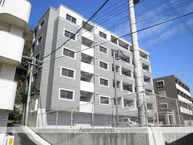 ロイヤルコート平之の玄関写真