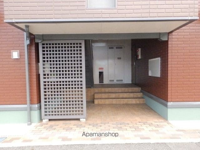 チューリップの玄関写真