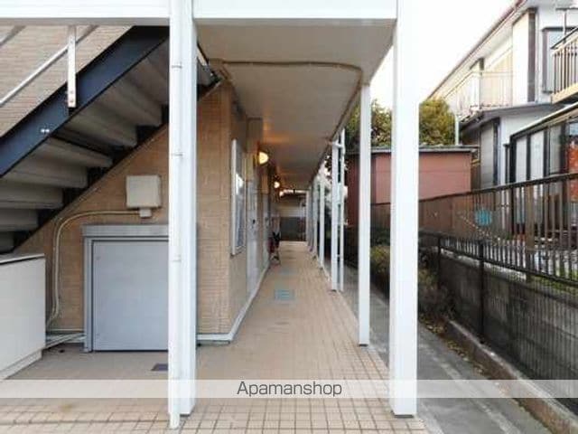 レオパレスフォーエヴァーの玄関写真