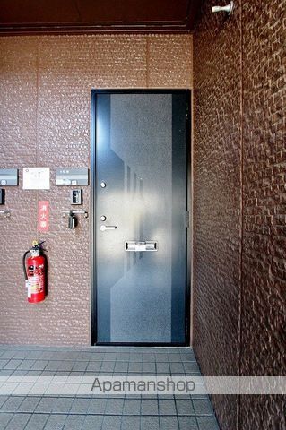 ルミナス山城 A棟の玄関写真