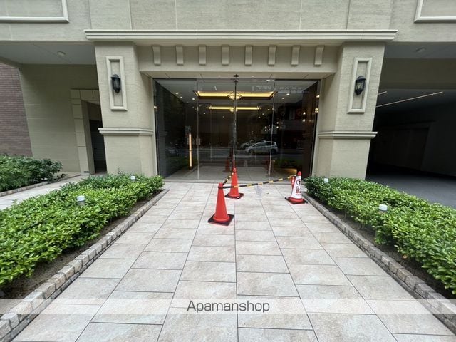 スプランディッド江坂駅前の玄関写真