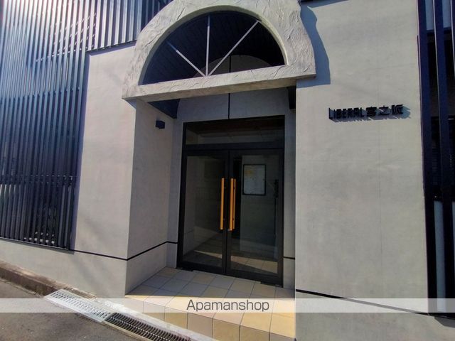 リベラル宮之阪の玄関写真