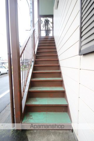 カールレッド北野の玄関写真