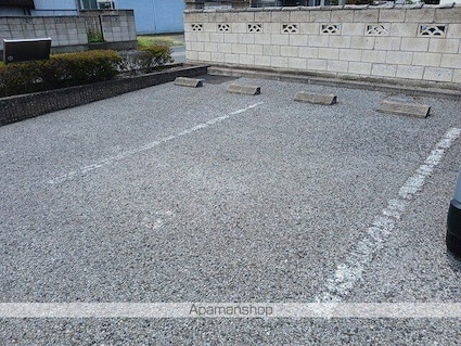 カメリア[1K/24.84m2]の駐車場