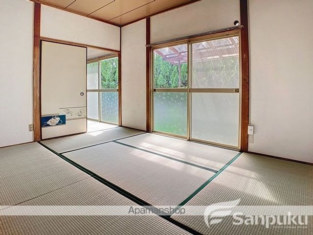 松山市 1階建 築50年の内装写真