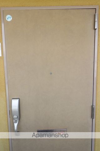 マンションCLOVERの玄関写真