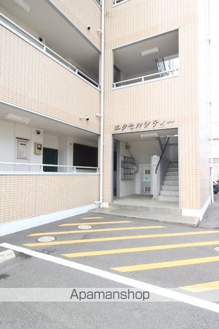エクセルシティーの玄関写真