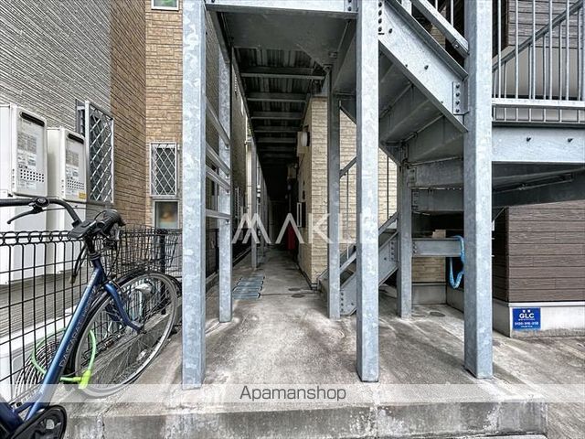 ラッフルズ・プレイスの玄関写真