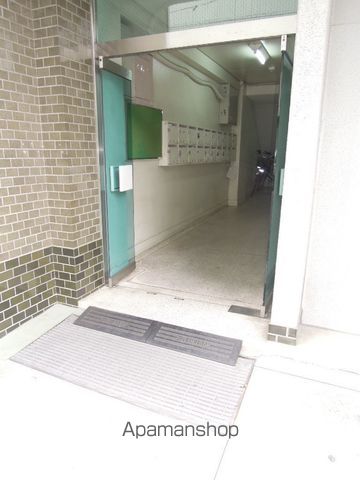 春日町マンションの玄関写真
