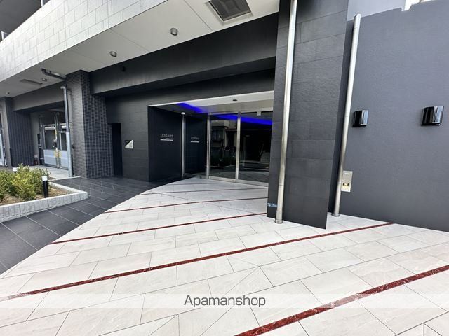 セレニテ江坂エクラの玄関写真
