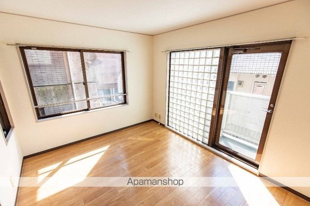 ロイヤルハイツ中川の内装写真