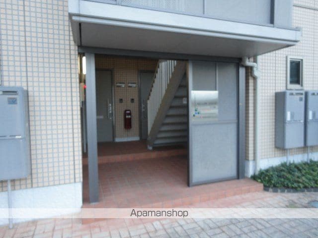 カジュアルスクエアII号館の玄関写真