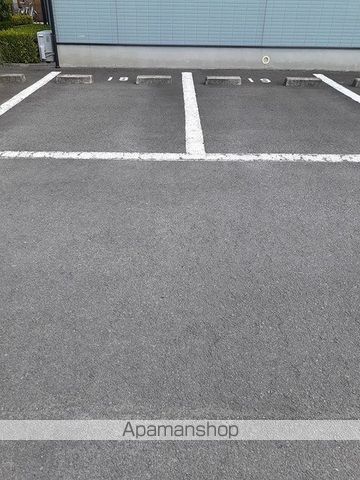 ハイランドさぬき　Ｂ[2DK/46.92m2]の駐車場