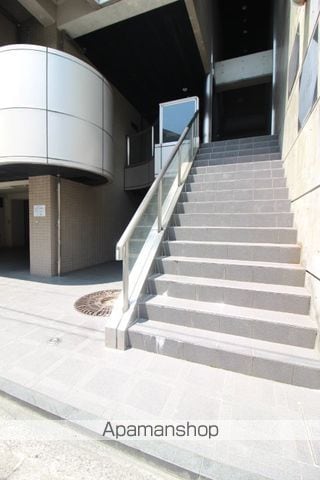 オフビルの玄関写真