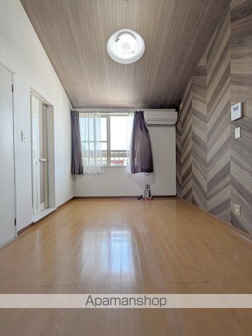 ヴィラ鶴新田 弐番館の内装写真