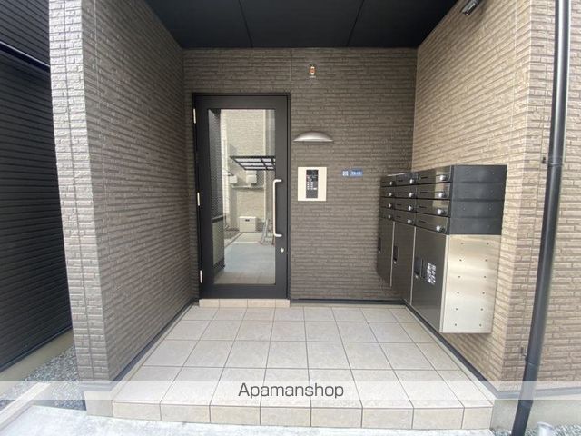 セレニティ照ヶ丘矢田A棟の玄関写真