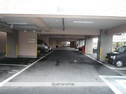 アートプラザユー[1K/28.67m2]の駐車場3