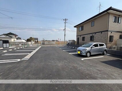 プール・モエ[1LDK/44.32m2]の駐車場