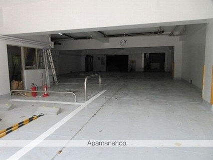 クイール若宮[1LDK/40.4m2]の駐車場