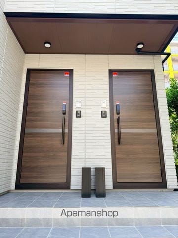 FORESTIII西寺尾の玄関写真