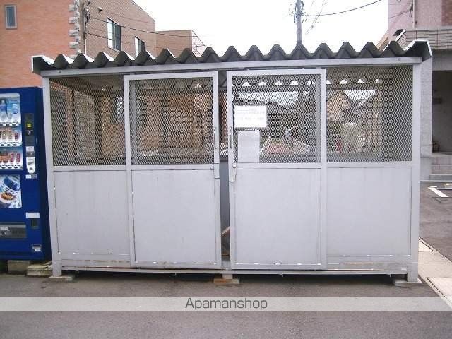 コンチネンタル轡田B棟の玄関写真