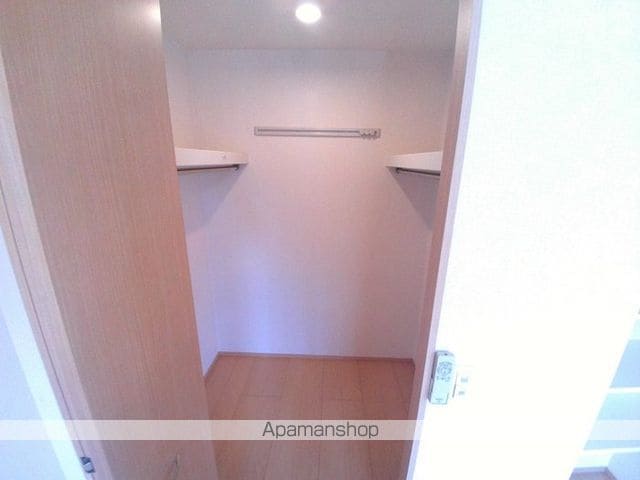 スリーエイト治の内装写真