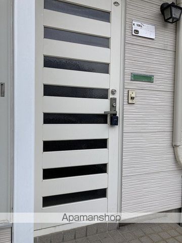 外山レイクサイドハウスK棟の玄関写真
