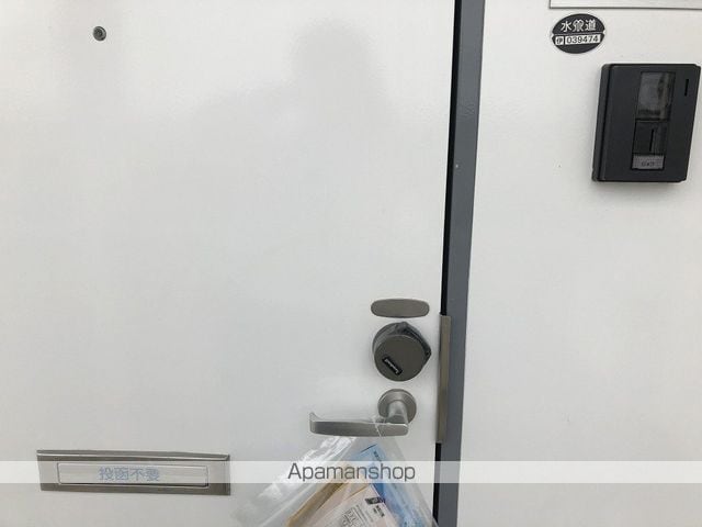 レオパレスソレアードの玄関写真