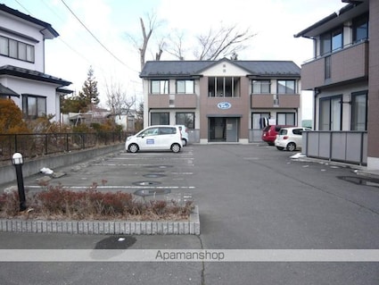 シャンドール[2K/42.25m2]の駐車場