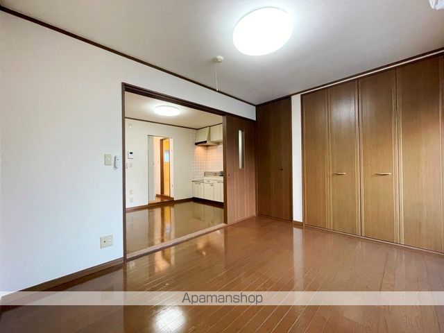 シュロス岸町の内装写真