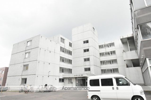 ロイヤルレインボー平岸 A棟の外観写真